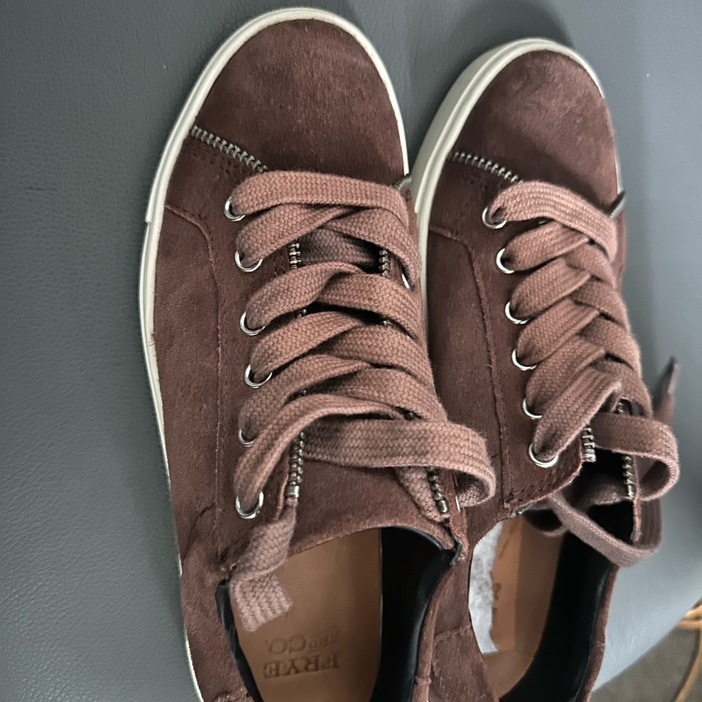 Brown Frye And Company size 6 woman’s shoes